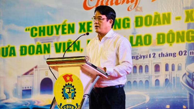 Đồng chí Bùi Thanh Nhân, Ủy viên Đoàn Chủ tịch Tổng Liên đoàn Lao động Việt Nam, Phó Chủ tịch Mặt trận Tổ quốc Việt Nam Thành phố Hồ Chí Minh, Chủ tịch Liên đoàn Lao động thành phố phát biểu tại buổi lễ.