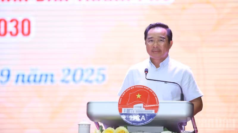 Bí thư Đảng ủy, Chủ tịch Ủy ban nhân dân Thành phố Hồ Chí Minh Nguyễn Văn Được phát biểu chỉ đạo tại hội nghị.