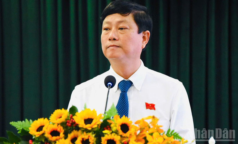 Đồng chí Võ Văn Minh, Phó Bí thư Thành ủy, Chủ tịch Hội đồng nhân dân thành phố phát biểu Khai mạc kỳ họp.