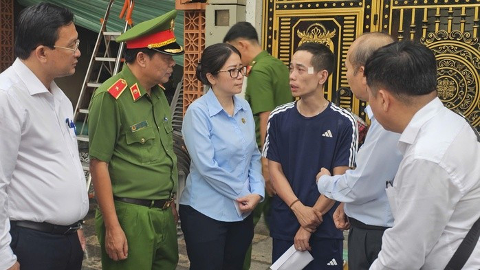 Lãnh đạo Thành phố thăm hỏi, động viên gia đình các nạn nhân.