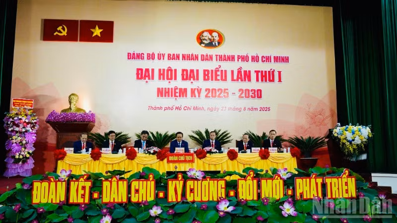 Trong nhiệm kỳ 2025-2030, Đảng bộ Ủy ban nhân thành phố đã đề ra 19 chỉ tiêu, ba chương trình đột phá và năm công trình trọng điểm (Ảnh: Vương Lê)