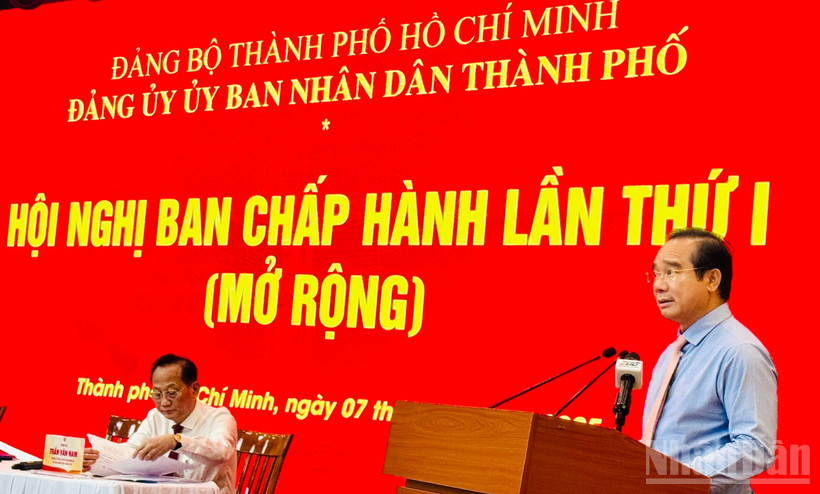 Đồng chí Nguyễn Văn Được, Ủy viên Trung ương Đảng, Bí thư Đảng ủy, Chủ tịch Ủy ban nhân dân thành phố phát biểu tại hội nghị.