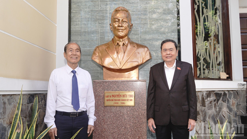 Chủ tịch Quốc hội Trần Thanh Mẫn tưởng nhớ, tri ân cố Chủ tịch Quốc hội Nguyễn Hữu Thọ.