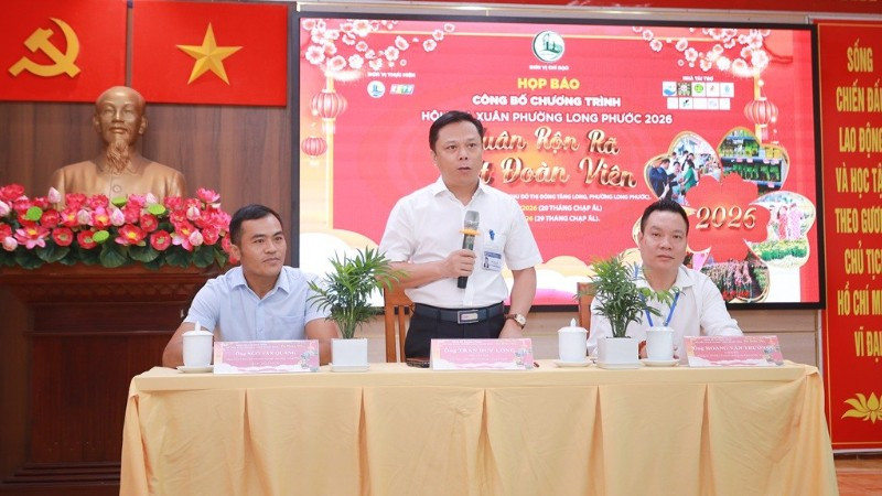 Ông Trần Duy Long, Phó Chủ tịch Ủy ban nhân dân phường Long Phước thông tin về Hội hoa xuân năm 2026 trên địa bàn.