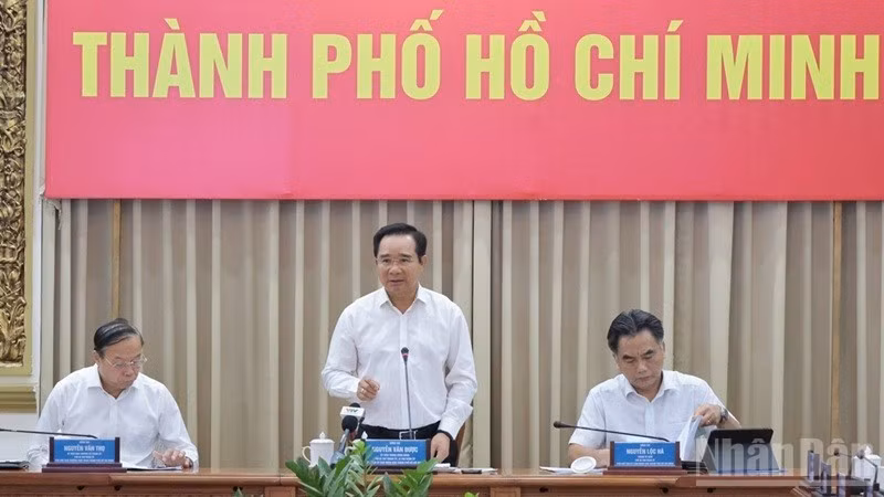 Đồng chí Nguyễn Văn Được, Ủy viên Trung ương Đảng, Phó Bí thư Thành ủy, Chủ tịch Ủy ban nhân dân thành phố phát biểu tại cuộc họp.