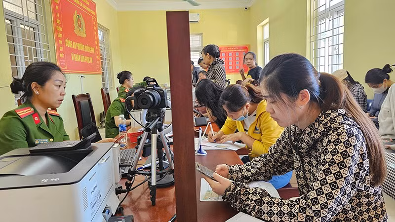 Công an Thanh Hóa tiếp nhận, giải quyết các thủ tục hành chính cho công dân.