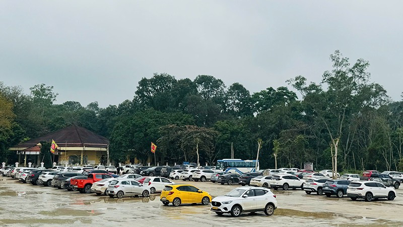 Bãi đậu, đỗ xe miễn phí ở khu vực Di tích lịch sử Lam Kinh.