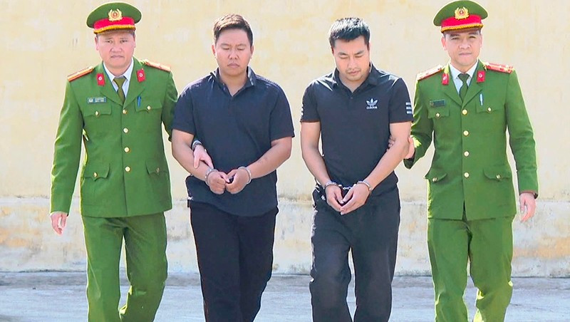 Công an bắt giữ 2 đối tượng về hành vi vận chuyển, tàng trữ pháo trái phép.