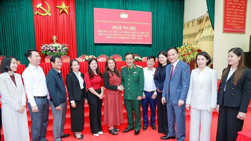 Các ứng cử viên đại biểu Quốc hội khóa XVI với cử tri xã Thiệu Toán, tỉnh Thanh Hóa.