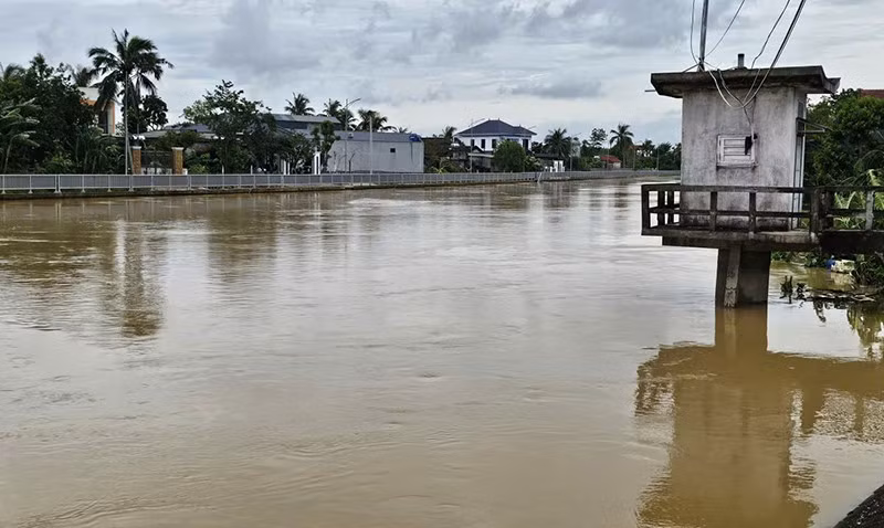 Lũ trên sông Yên tại Chuối dưới báo động cấp 3 lúc 1 giờ ngày 27/8.