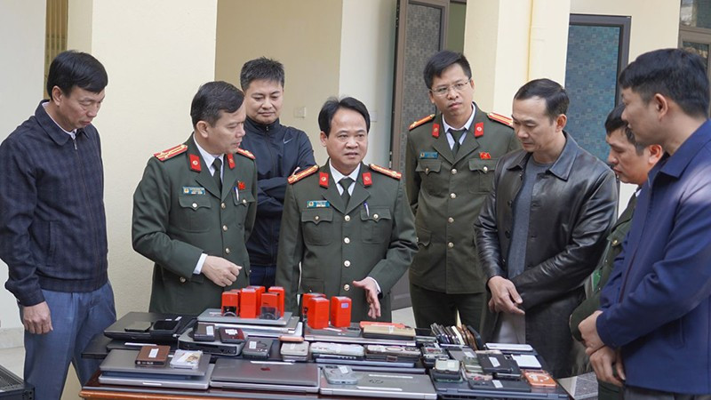 Lãnh đạo Công an tỉnh Thanh Hóa trao chỉ đạo điều tra, đấu tranh với tội phạm trên môi trường mạng.