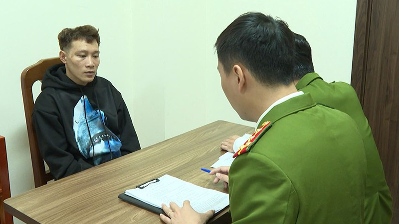 Công an làm việc với đối tượng Lô Văn Khánh.