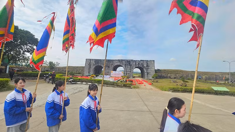 Khuôn viên cổng phía nam Thành nhà Hồ.