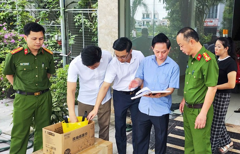 Lãnh đạo Công an tỉnh Thanh Hóa trực tiếp xem xét tài liệu thu thập được.