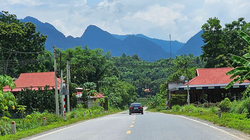 Hạ tầng giao thông, truyền tải điện, viễn thông vươn tới vùng thượng du Thanh Hóa.