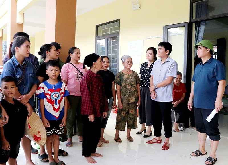 Lãnh đạo Mặt trận Tổ quốc tỉnh Thanh Hóa nắm bắt đời sống nhân dân xã Yên Nhân sau bão số 5.