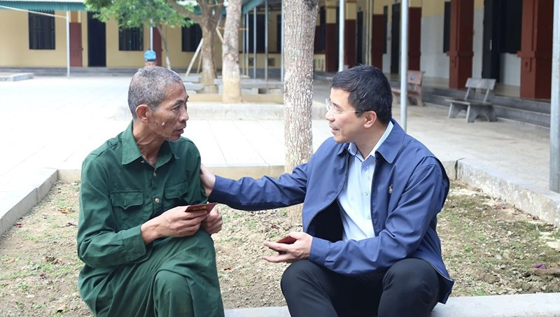 Phó Bí thư Thường trực Tỉnh ủy Thanh Hóa hỏi thăm sức khỏe, đời sống người có công.