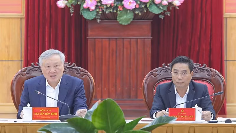 Phó Thủ tướng Thường trực Chính phủ cùng Bí thư Tỉnh ủy Thanh Hóa chủ trì buổi làm việc.