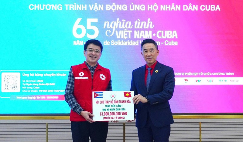Trung ương Hội Chữ thập đỏ Việt Nam tiếp nhận 13 tỷ đồng ủng hộ nhân dân Cuba từ đại diện tỉnh Thanh Hóa.