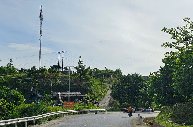 Trạm thu, phát sóng viễn thông trên "Cổng trời", xã Trung Lý, tỉnh Thanh Hóa.