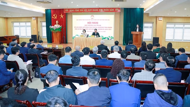 Quang cảnh hội nghị hiệp thương lần thứ ba.