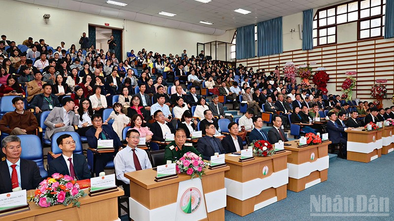 Quang cảnh buổi lễ.