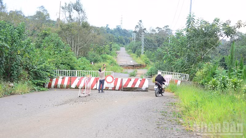 Do thiếu vốn, Dự án tuyến đường tránh thành phố Bảo Lộc tạm dừng thi công từ tháng 10/2020 đến nay.
