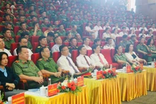 Các đại biểu dự lễ mít-tinh.