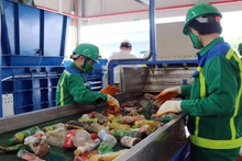 Xử lý rác thải nhựa là vấn đề cấp bách hiện nay.