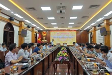 Toàn cảnh buổi làm việc.