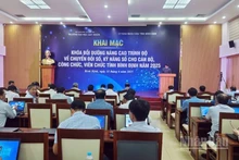 Triển khai các chương trình tập huấn về chuyển đổi số cho cán bộ, công chức tại Trường đại học Quy Nhơn.