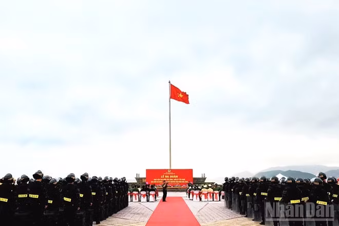 Quang cảnh buổi lễ ra quân. (Ảnh: VŨ TÂN)