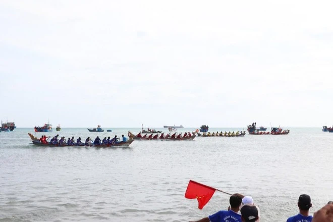 Các vận động viên chuẩn bị vào cuộc tranh tài. (Ảnh: NGUYỄN TRUNG)