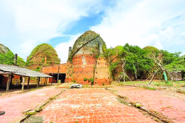 Nhiều khu đất lò gạch được người dân trồng cây xanh để phát triển du lịch.