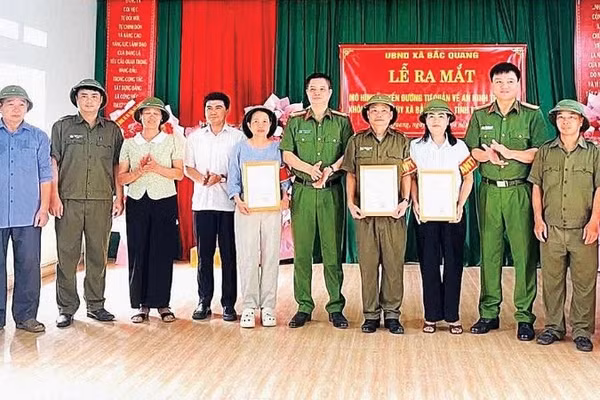 Ủy ban nhân dân xã Bắc Quang ra mắt mô hình “Tuyến đường tự quản về an ninh trật tự, không có ma túy”.