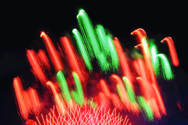 Màn trình diễn pháo hoa giữa hai đội Bồ Đào Nha và Vương quốc Anh.