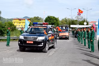 Lễ đón Đội K93 (Bộ Chỉ huy Quân sự tỉnh An Giang) và hồi hương hài cốt liệt sĩ về nước. (Ảnh: PHƯƠNG VŨ)