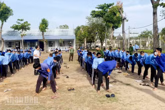 Học viên cai nghiện tham gia trò chơi dân gian.