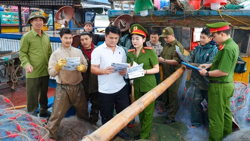 Tuổi trẻ Công an Hưng Yên triển khai phong trào thi đua “Ba nhất” với hàng trăm hoạt động, công trình, phần việc hướng mạnh về cơ sở, thực hiện hóa tinh thần “gần dân nhất”. (Ảnh: PHẠM CƯỜNG)
