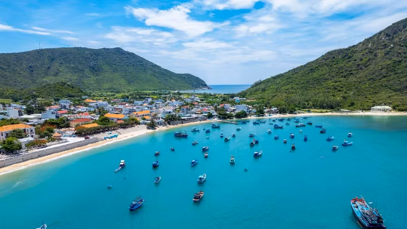 Một góc bãi biển Ninh Vân, phường Đông Ninh Hòa, tỉnh Khánh Hòa. (Ảnh MỸ HÀ)