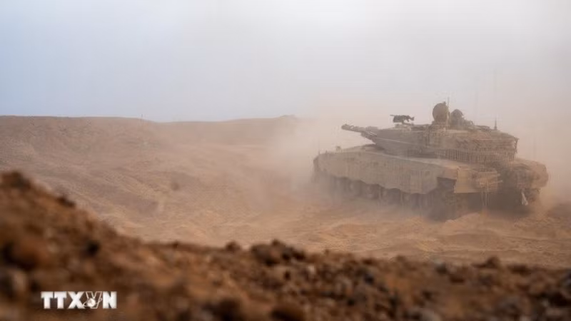 Xe quân sự Israel được triển khai tại Dải Gaza ngày 5/7. (Ảnh: THX/TTXVN)