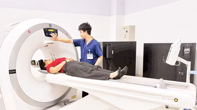 Nhiều máy móc hiện đại được các bệnh viện tuyến dưới đầu tư phục vụ khám, chữa bệnh cho người dân.