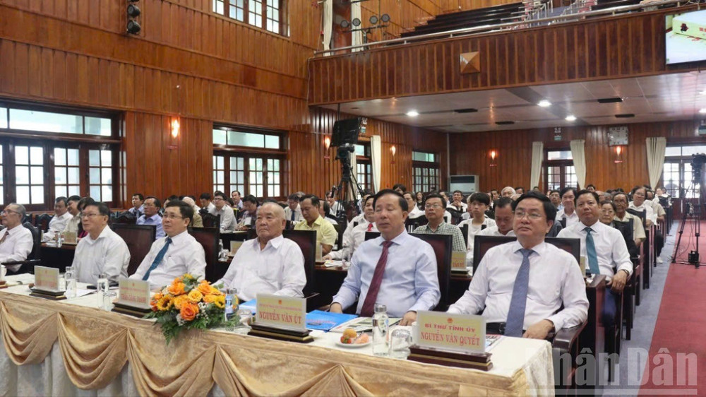 Lãnh đạo tỉnh Long An dự lễ kỷ niệm 100 năm Ngày Báo chí cách mạng Việt Nam. long-an3-2169.jpg