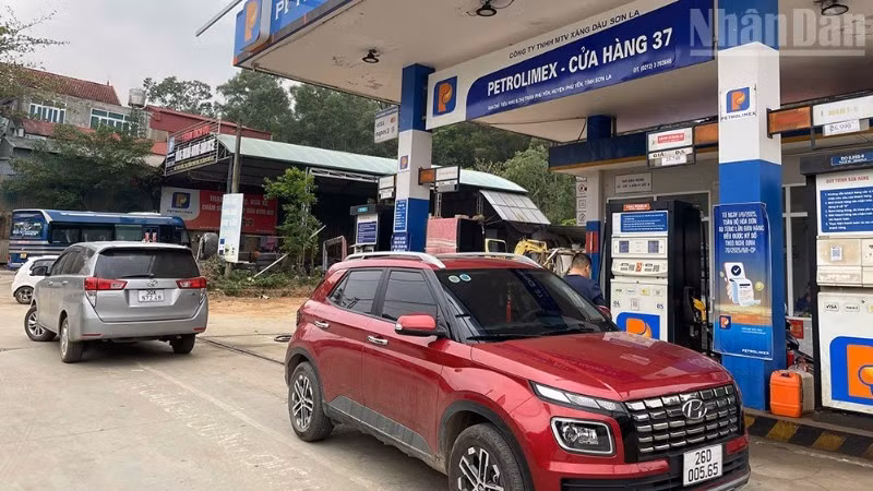 Phục vụ nhu cầu xăng dầu tại Cửa hàng xăng dầu số 37, Công ty trách nhiệm hữu hạn MTV Petrolimex Sơn La.