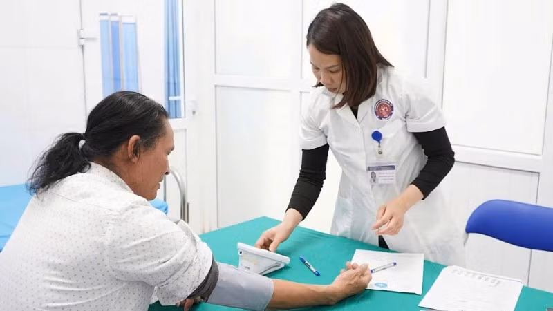 Triển khai miễn viện phí toàn dân sẽ giúp người dân dễ dàng tiếp cận dịch vụ khám, chữa bệnh.