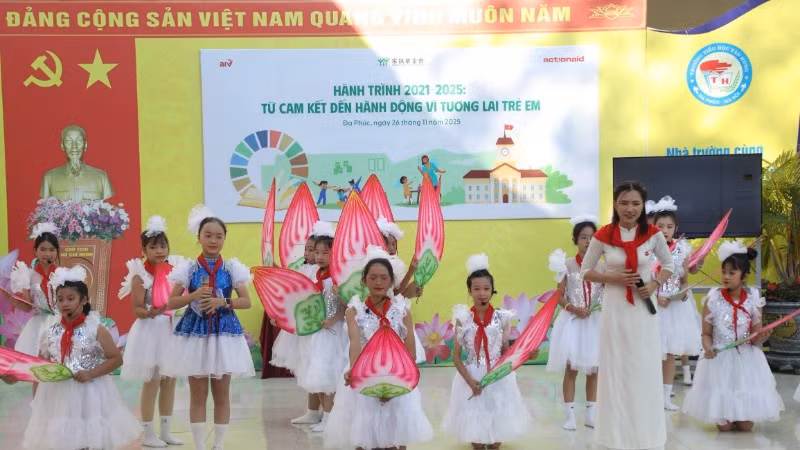 Tiết mục văn nghệ tại buổi tổng kết.