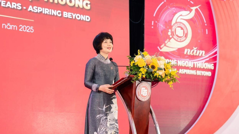 На программе выступил доцент, доктор Фам Ту Хыонг, партийный секретарь, ректор Университета внешней торговли. puv9uw6-yyp9nmesa03-yj-darofjptsesatli0jqox2rzx0yscmnrpbfb3k0vlvopolfgenkx6uo0v2fbfk0fzx60aj90xv7nauaevtwx9nwl-zr70wyxif-9k-5309.jpg