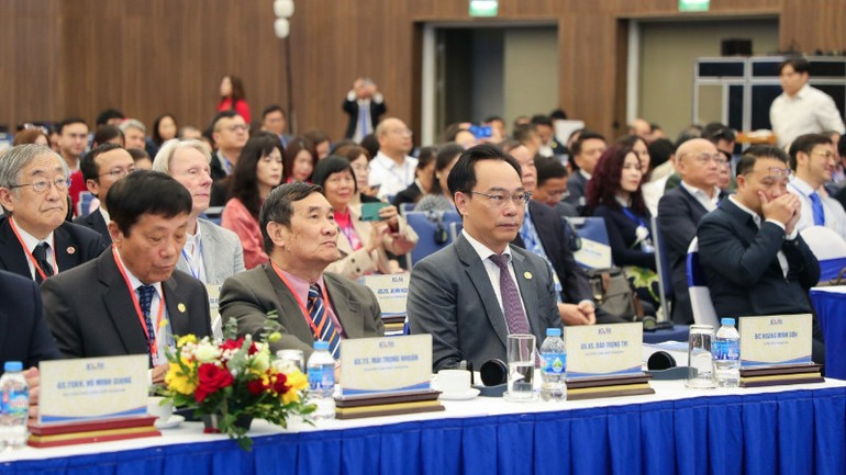 Các đại biểu dự hội thảo. img-0086-313.jpg