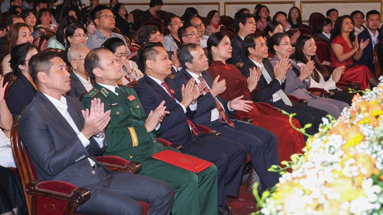 Các đại biểu tham dự lễ trao giải. img-0460-2691.jpg