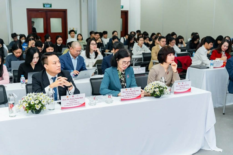 ប្រតិភូដែលចូលរួមសិក្ខាសាលា។ 3f14219c-a156-4614-869c-670eb5df7b05.jpg